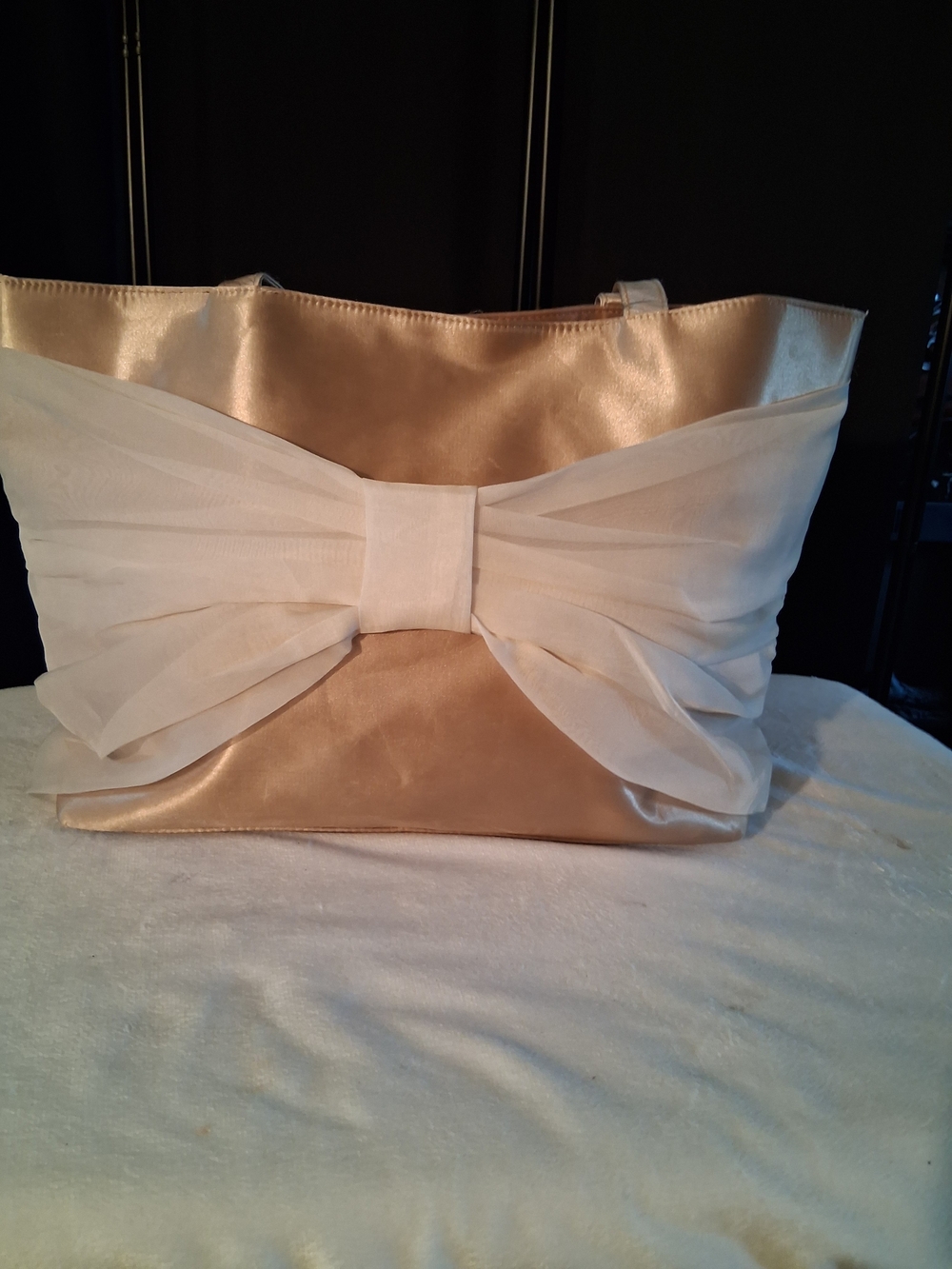 Elegant Gold Tote Bag with White Bow Accent